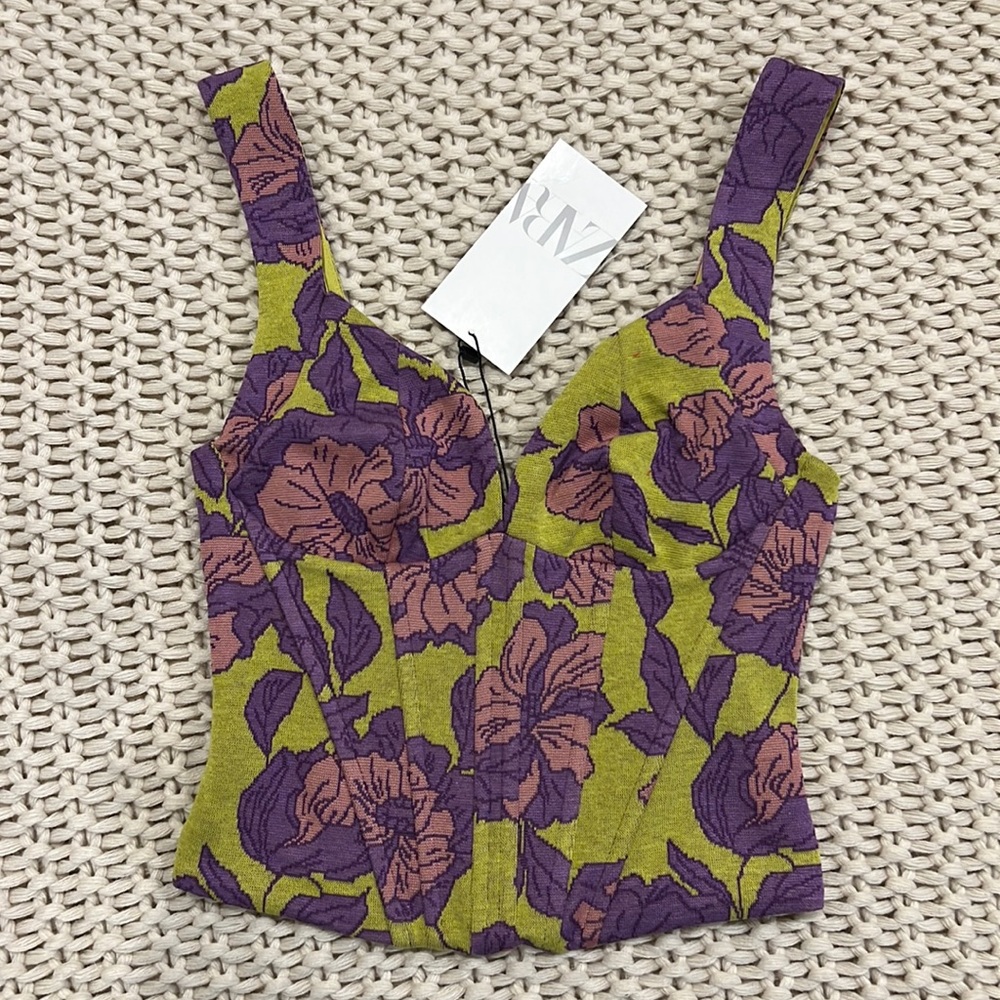 BRAND NEW - ZARA JAQUARD FLORAL TOP